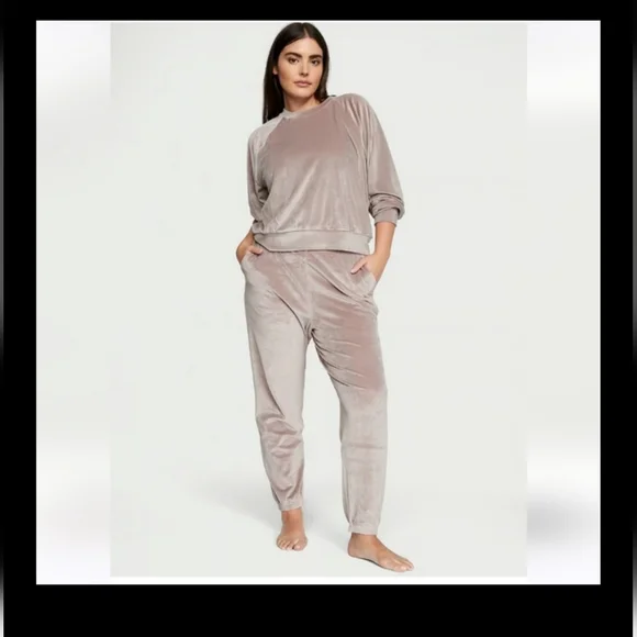 NWT! VICTORIA'S SECRET VELOUR RIBBED LOUNGE PANTS (MED) - Picture 4 of 7
